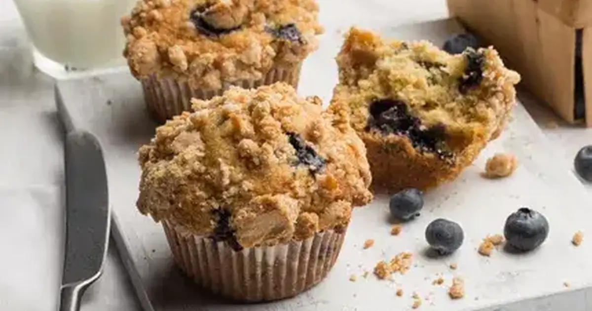 Buttermilk Blueberry Muffins with Crumble Topping - Redpath Sugar Ltd.