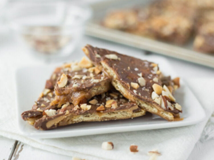 0002 browned butter toffee crackers web ready hero 2 of 2