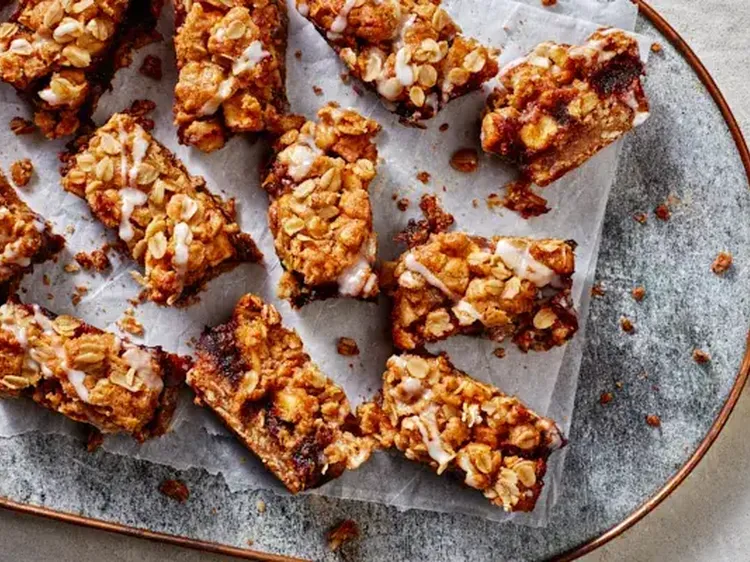 Apple Date Crumble Bars 600x400 jpg itokf Dw LEDUV