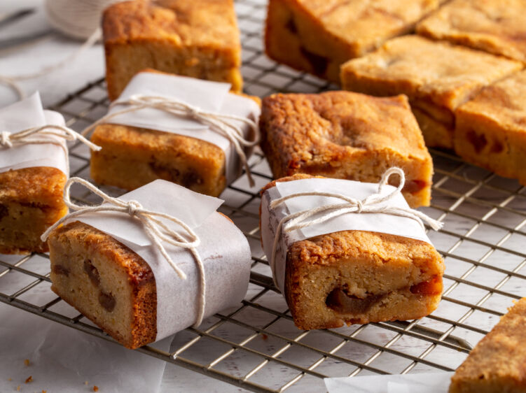 Caramelized Apple Blondies