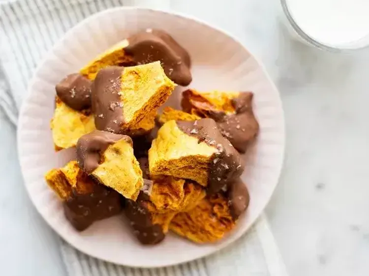 Chocolate Dipped Sponge Toffee 500x400 jpg itok Vap94eq P