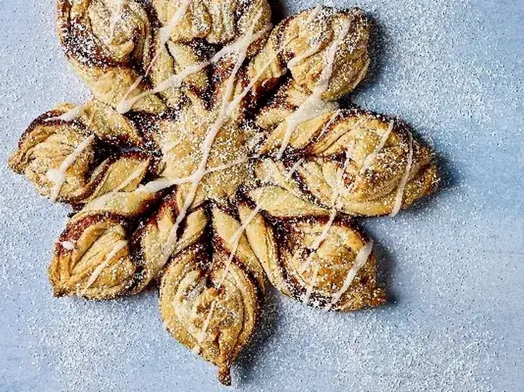 Cinnamon Sugar Snowflake Bread 600x400 jpg itok P Ves w NY