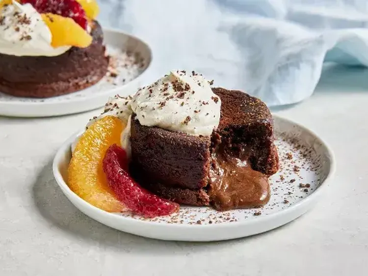 Molten Chocolate Lava Cake 600x400 jpg itok Bgw V Iru9