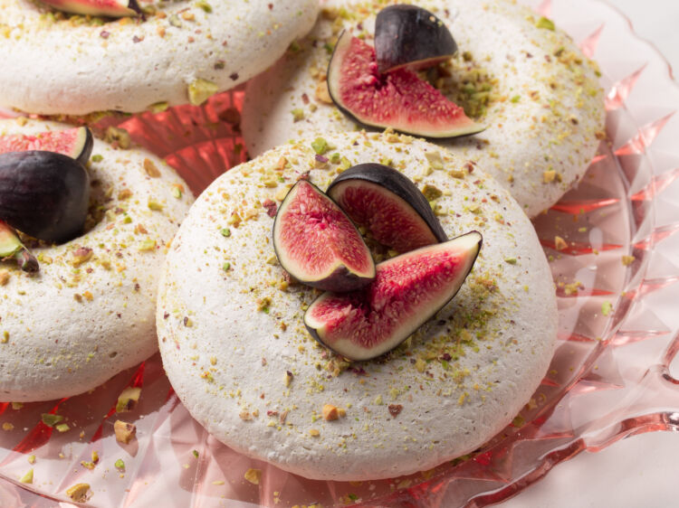Pistachio Pavlova