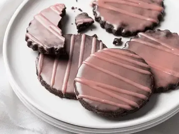 Pomegranate Chocolate Shortbread landscape hero web 12028129 jpg itokn K97k QJI