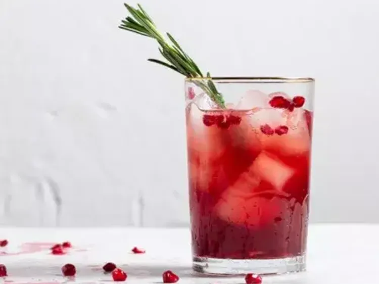 Rosemary Pomegranate Cocktail 500x400 jpg itokuf W2 Pvq L