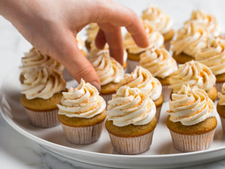 Rum Ginger Cupcakes landscape hero web 12028129