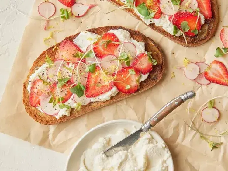 Spring Toasts Whipped Ricotta 600x400 jpg itok T6 ATAA Gj
