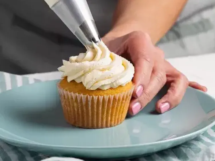 Vanilla Cupcakes 500x400 jpg itok O Kr OWBRQ