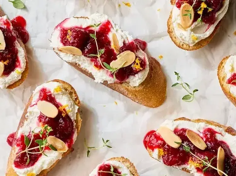 Whipped Feta Cranberry Chutney Crostini 600x400 jpg itokcg F Udx D2