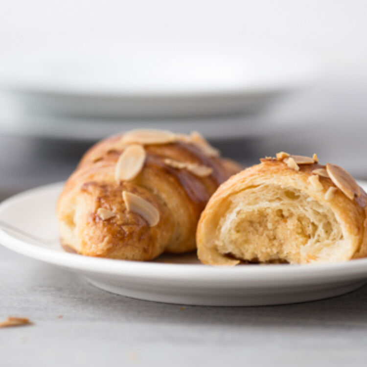 Almond Croissants landscape hero web 1