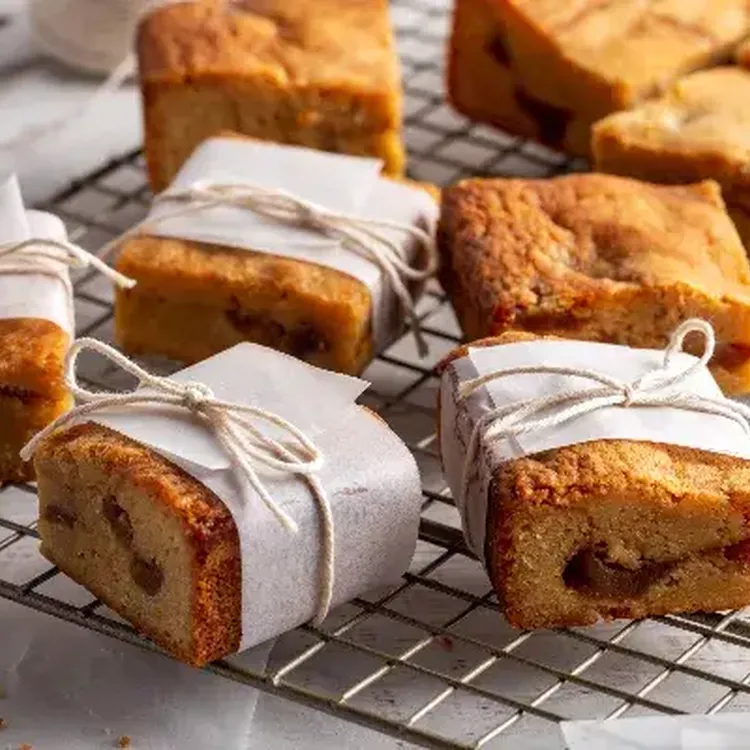 Apple Blondies 500x400 jpg itok Wxln j5 F