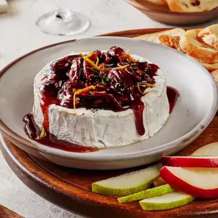 Candied Pecan Baked Brie 600x400 jpg itok1 Oq WLRX