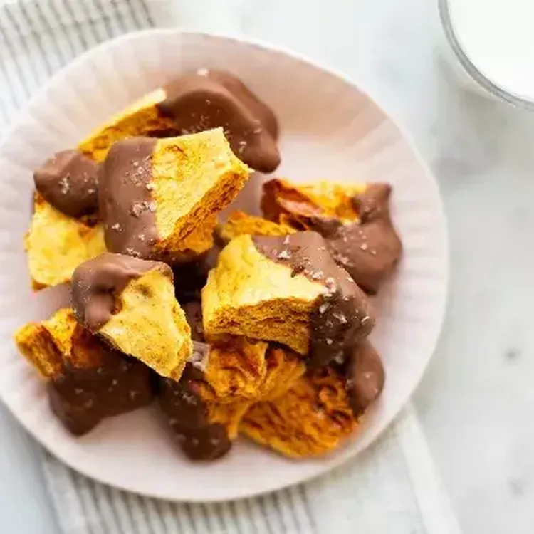 Chocolate Dipped Sponge Toffee 500x400 jpg itok YX Kto YU