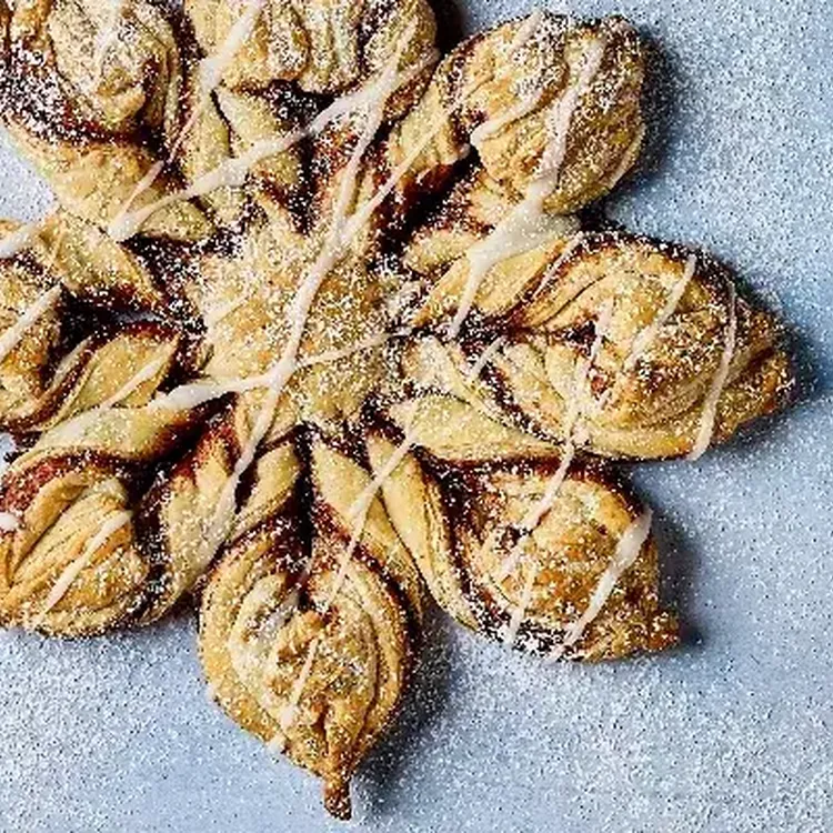 Cinnamon Sugar Snowflake Bread 600x400 jpg itok P Ves w NY