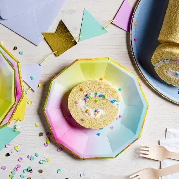 Funfetti Cake Roll 600x400 jpg itokd AX9oz M4