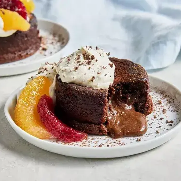 Molten Chocolate Lava Cake 600x400 jpg itok Bgw V Iru9