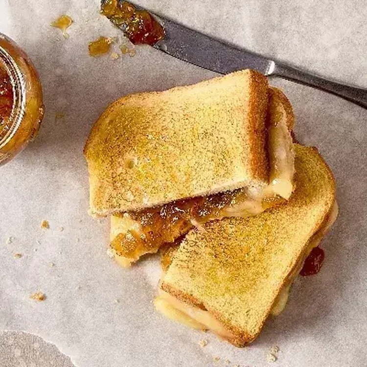 Onion Jam Grilled Cheese Sandwiches 600x400 jpg itokm KC Zbidg