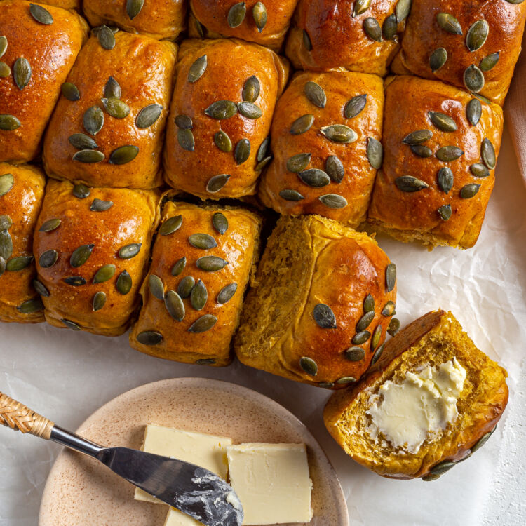 Pumpkin Spice Pull Apart Rolls