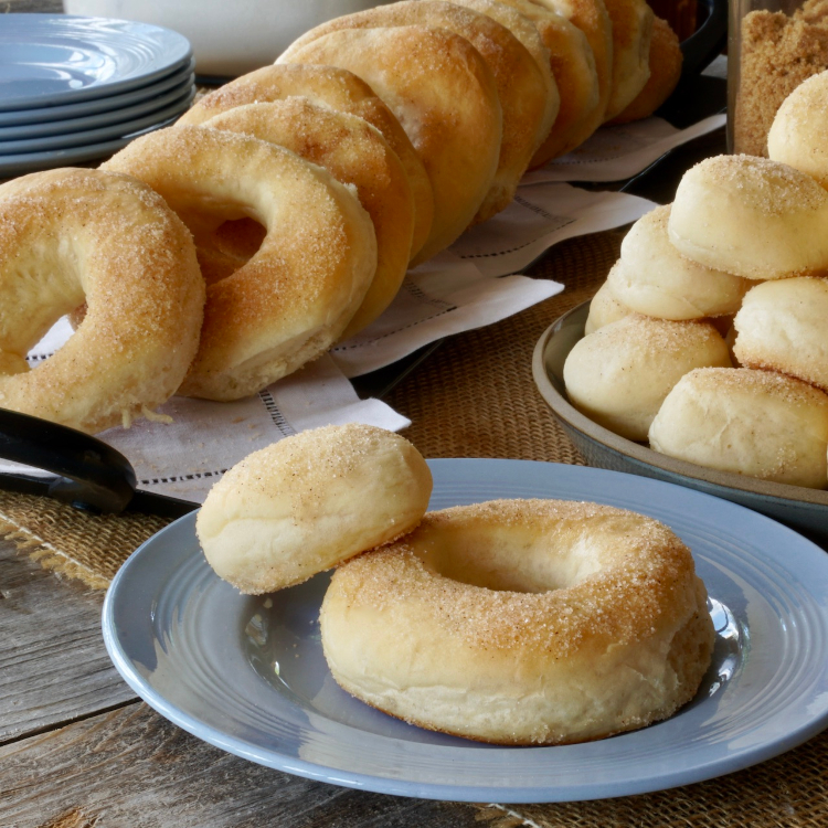 Baked_cinnamon_donut_holes_750x750.jpg