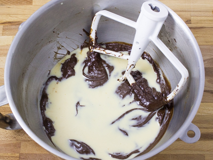 Chocolate_Mint_Cupcakes_howto_web