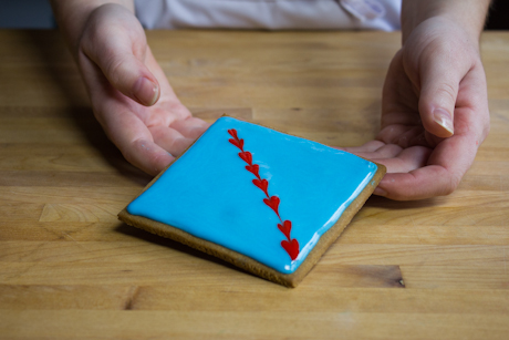 How to create a feathered effect with Royal Icing: Step 10