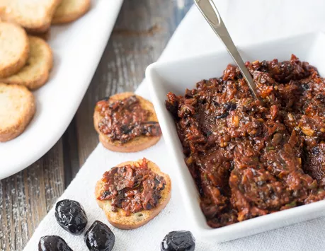 Spicy Tomato and Olive Spread