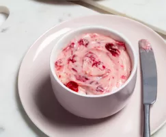 Cranberry_Cream_Cheese_Frosting_landscape