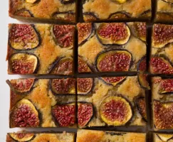 Almond and fig dessert squares cut into pieces