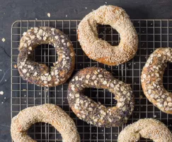 Six bagels on a wire rack