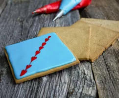 Royal Icing Tutorial: Feathering
