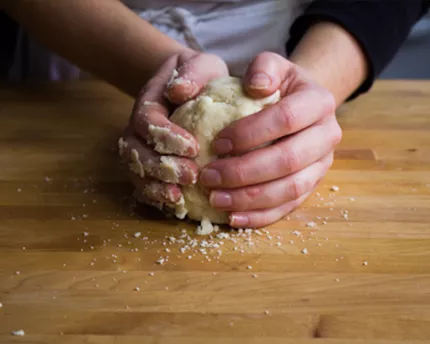/how-to-shaping-pie-dough